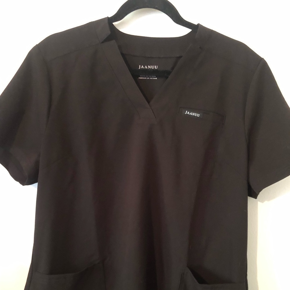 Brand new Jaanuu scrub set